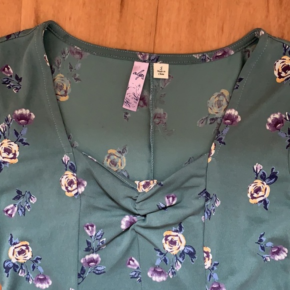 Alpha | Floral Dress - Picture 2 of 5